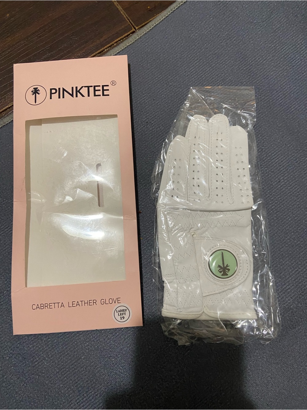 CROWNBLANKS PINKTEE Women's Golf Glove Cabretta Leather Left 19-Small, white